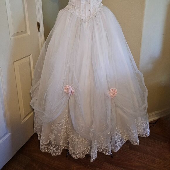 Beautiful White Ball Gown-Style Wedding or Formal Dress - Picture 9 of 14